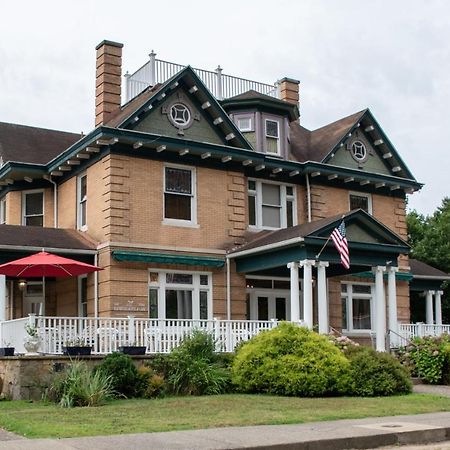 Sutton Elk River Hotel & Cafe מראה חיצוני תמונה