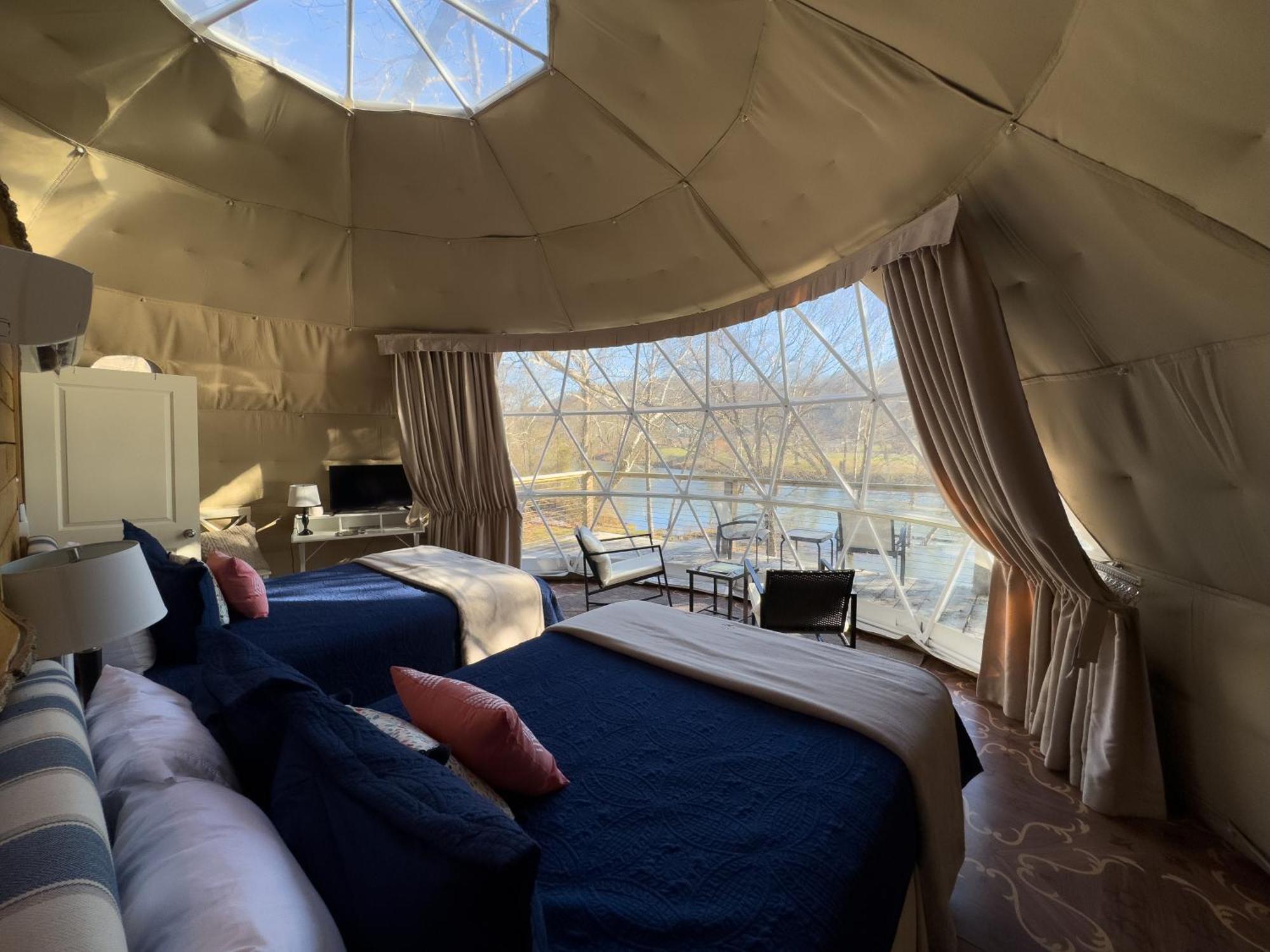 Sutton Elk River Hotel & Cafe מראה חיצוני תמונה